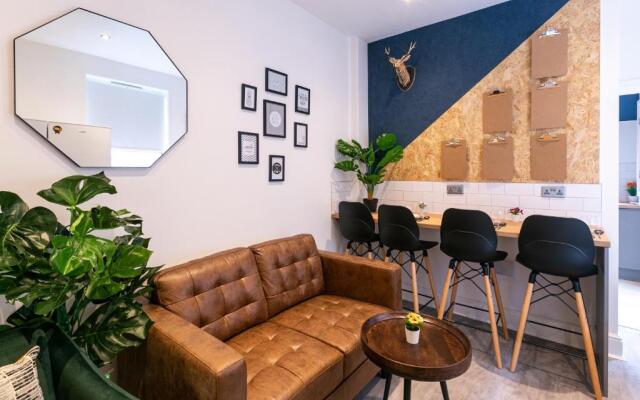 Contractor & Leisure & En-Suite Bathrooms & Free Parking