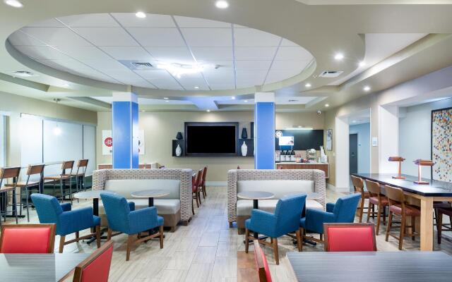 Holiday Inn Express & Suites Lakeland South by IHG
