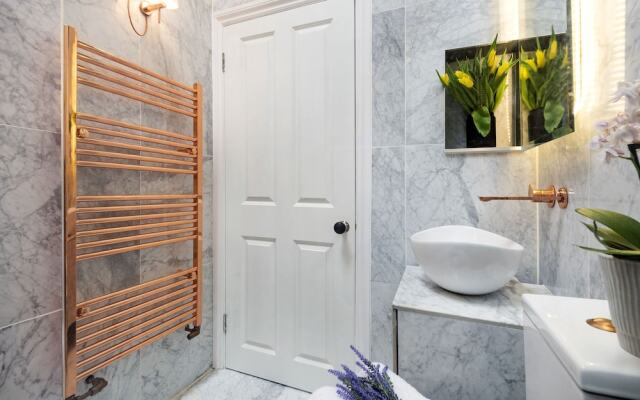 Stylish Hyde Park Gem