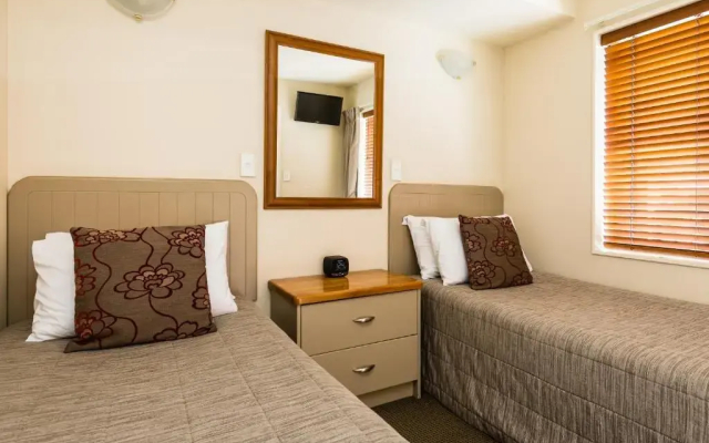 Pebble Beach Motor Inn