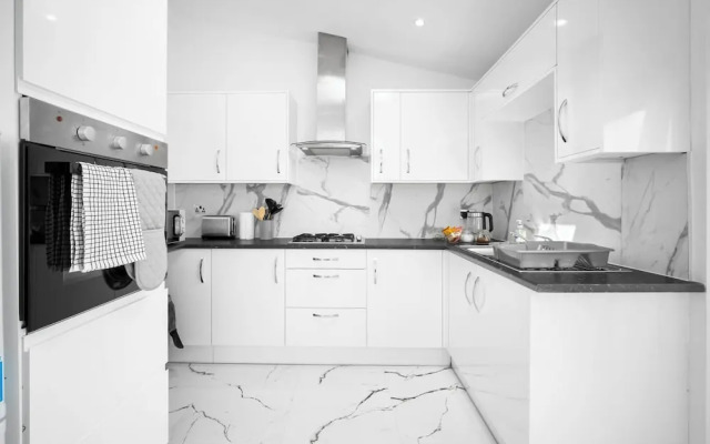 Family/contractors 3 bed House/parking/sleeps 7