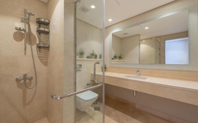 Mangroovy 2 Bedroom Sea View Apartment, Pool & Beach
