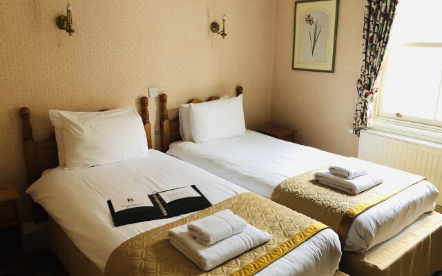 Brook Red Lion Hotel