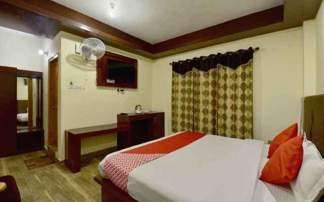 OYO 19498 Hotel Tridev