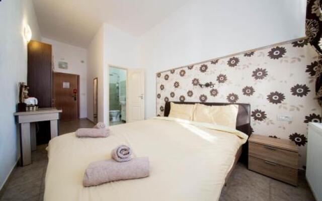 Boul Rosu Residence