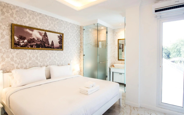 B2 Riverside Colonial Hotel
