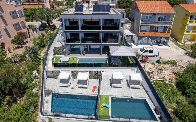 Twins II in Crikvenica