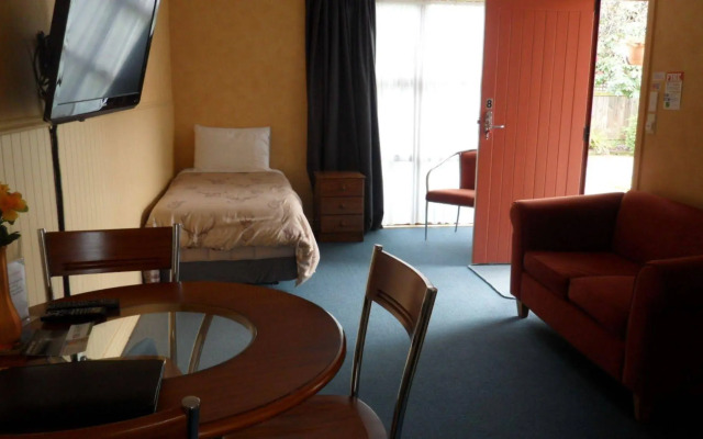 Red Tussock Motel