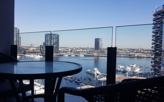 Docklands Style Apartment with 2 Bedroom 1008N