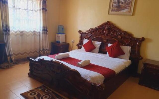 Homebase Gardens Hotel & Safaris