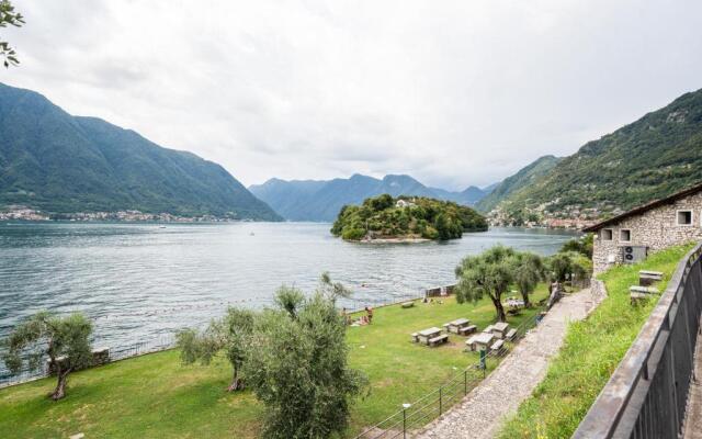 Lake Como Studio with Balcony and Private Parking