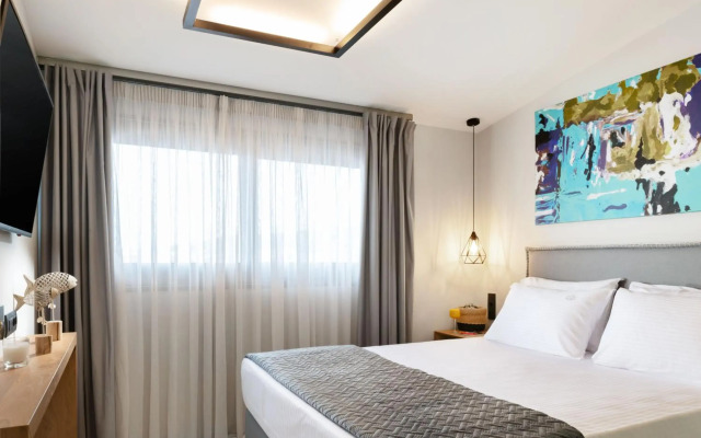 Sea Level Hotel