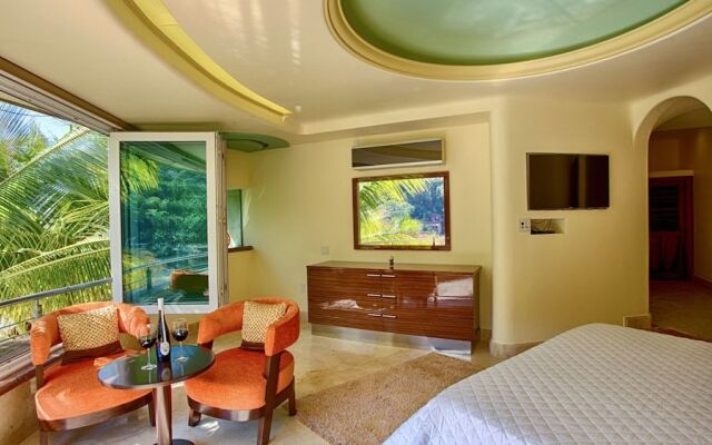 Luxury Suite With Garden and Ocean View