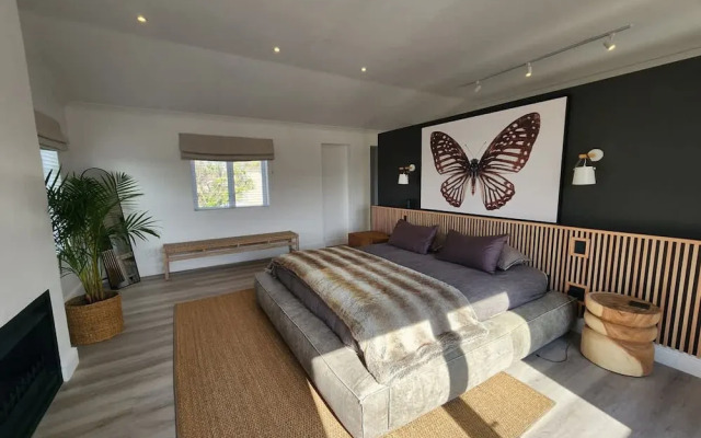 Flamingo Villa Beach Pool Luxury Solar Back Up