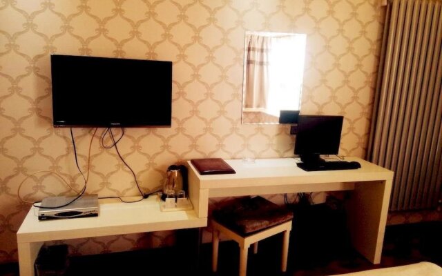 Longbai Business Hotel