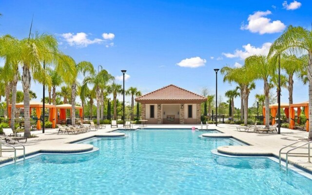 Beautiful Themed Vacation Home With Pool St5509