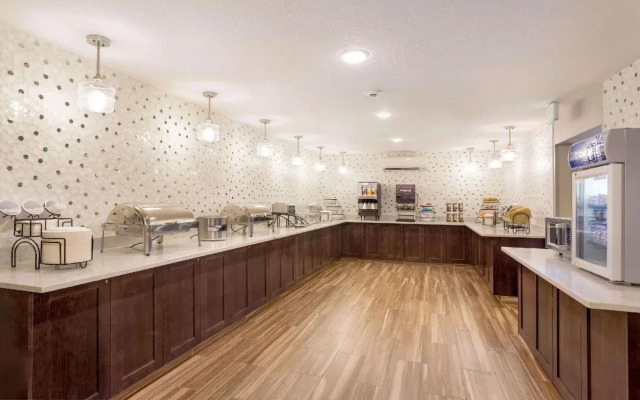 Comfort Inn & Suites Tualatin - Lake Oswego South