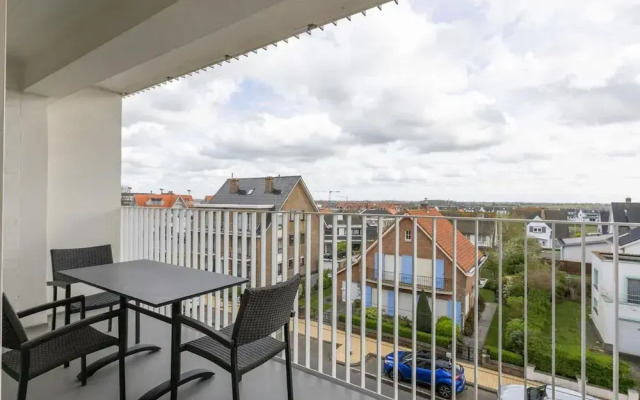 Apartment in Middelkerke Near Sandy Beach