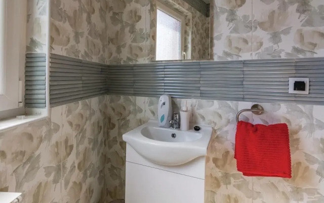 Stunning Home in Vizinada With Wifi and 2 Bedrooms