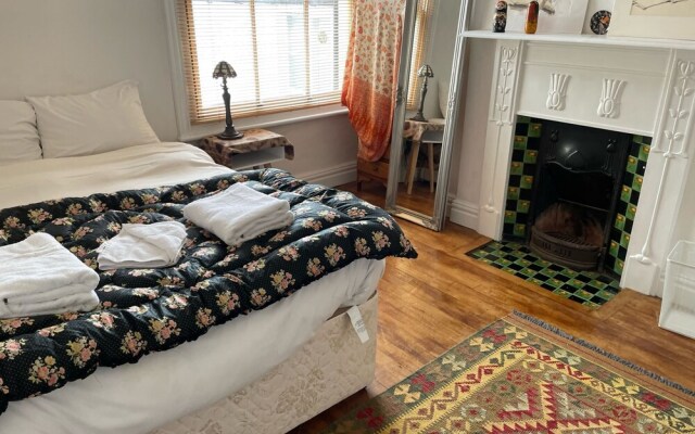 4 Bedroom House Near Seven Dials