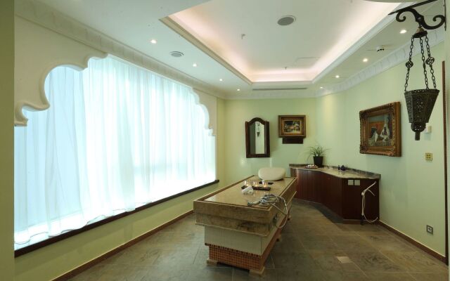 Al Habtoor Grand