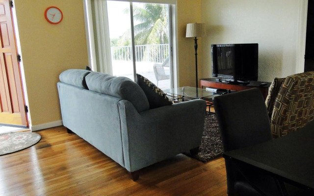 Great Escape Apartments by Lowkl