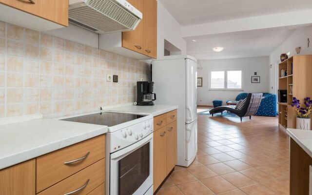 Beautiful Home in Barbat-rab With Wifi and 2 Bedrooms