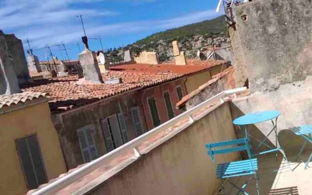 Apartment With One Bedroom In La Ciotat, With Wonderful Mountain View, Furnished Terrace And Wifi 500 M From The Beach