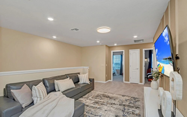 7561 Oak Spring Lane