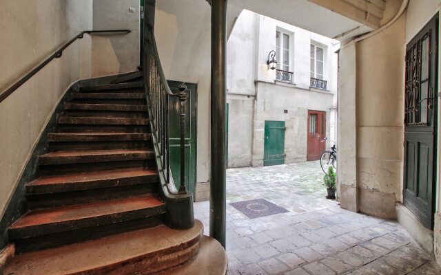 Luxury apt in the heart of Paris - 2BR
