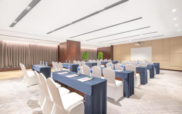 Crowne Plaza Zhuhai City Center by IHG