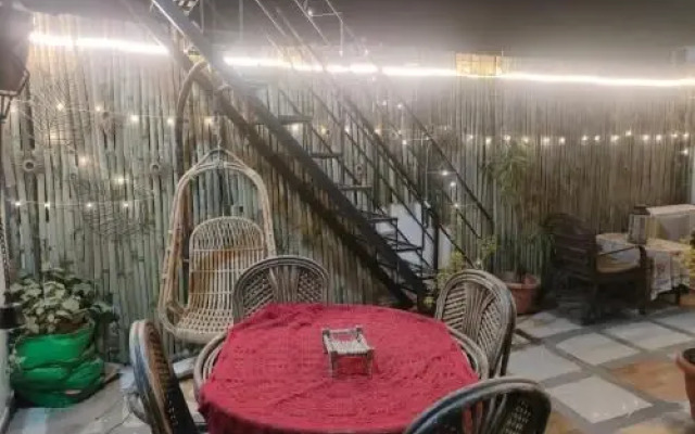 Urban Homestay-Boys Only