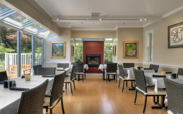 Dinah's Garden Hotel
