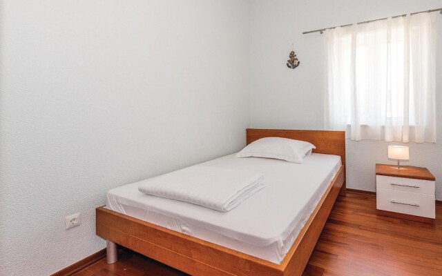 Awesome Home in Kalebova Luka With Wifi and 6 Bedrooms
