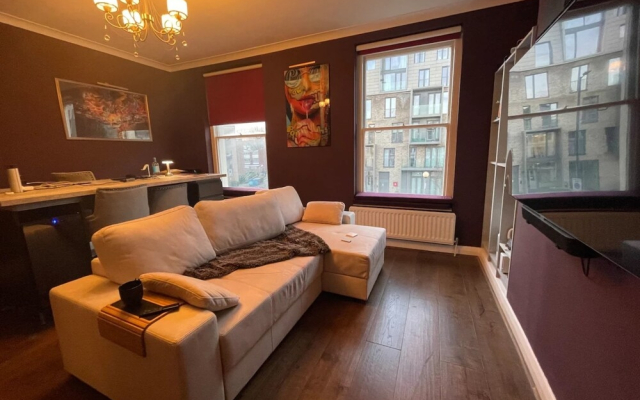 Stylish and Spacious 1 Bedroom Flat