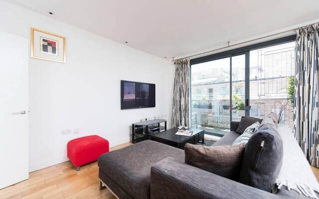 Stylish 2BR flat with balcony, near King’s Cross!
