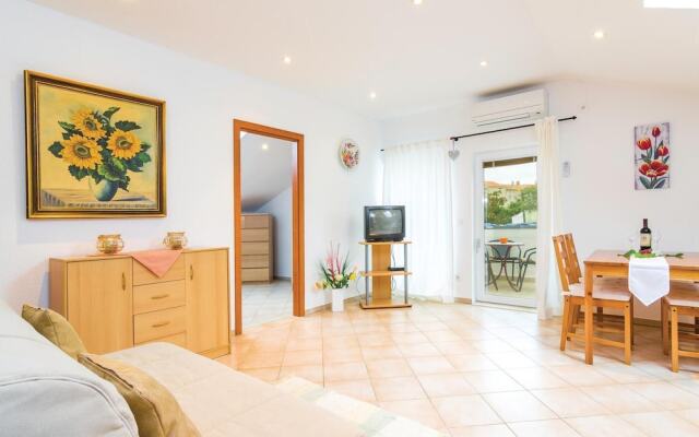 Stunning Home in Musalez With Wifi and 1 Bedrooms