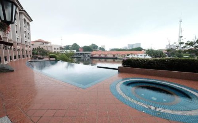 Luxury on Melaka River