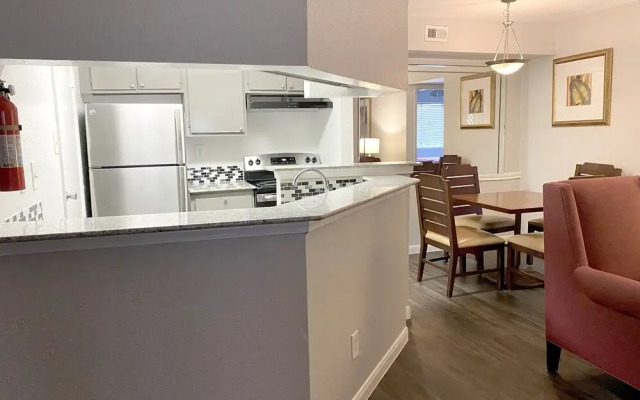 OYO Apartments at Bella Vista