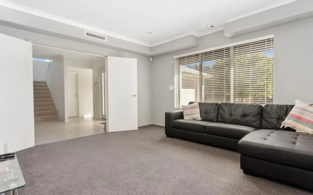 Deluxe Living in Mariners Cove