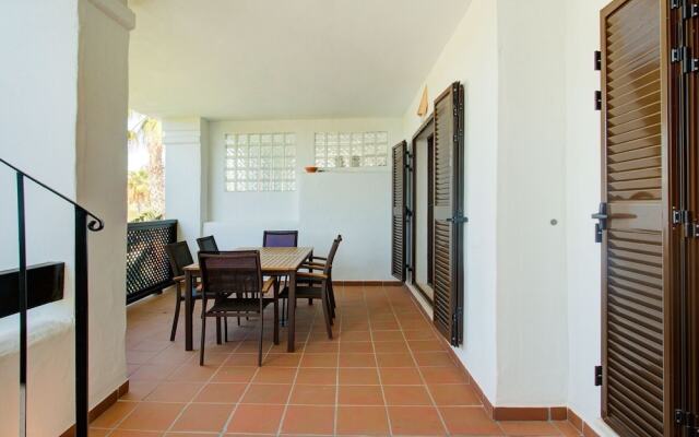 Spacious Apartment In San Roque With Swimming Pool