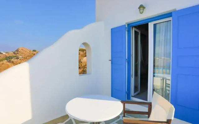Maganos Eikosi in Thira
