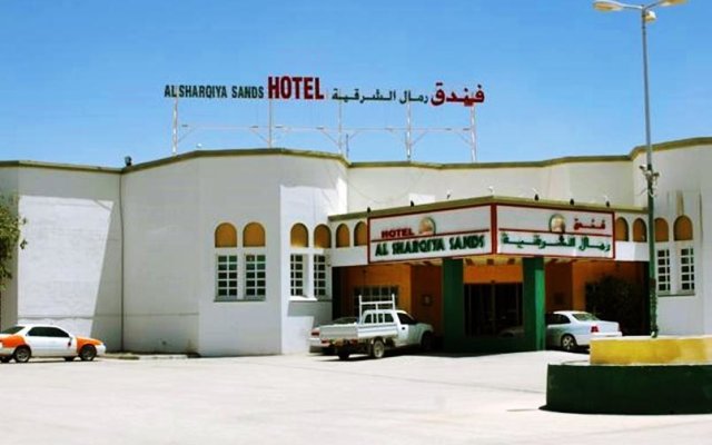 OYO 142 Al Sharqiya Sands Hotel