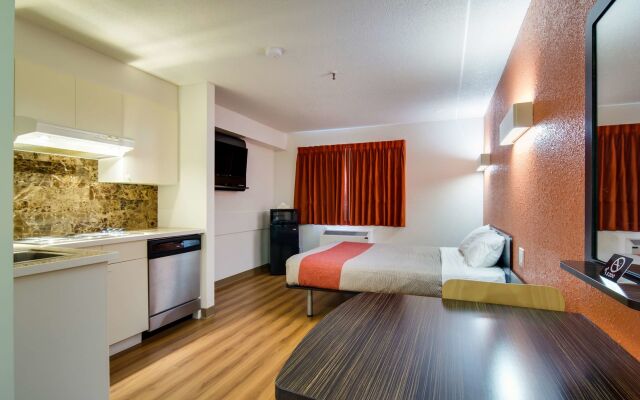 Motel 6 Kerrobert, SK