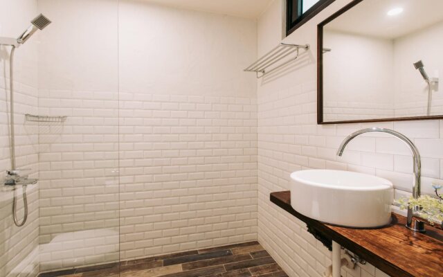 Chuanfanrock Haku Beach Days Inn