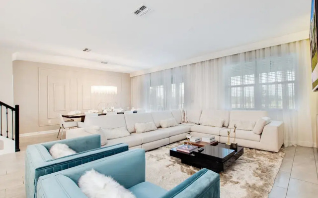 9 Bed 5 Ba Villa with Games, Pool & Spa