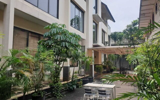 Kyriad Pejaten Suites
