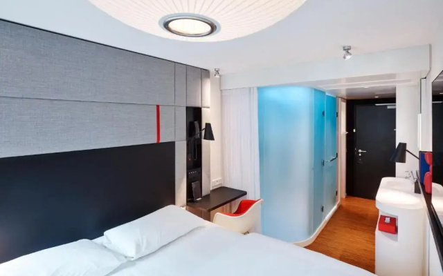 Отель citizenM Paris Champs-Élysées
