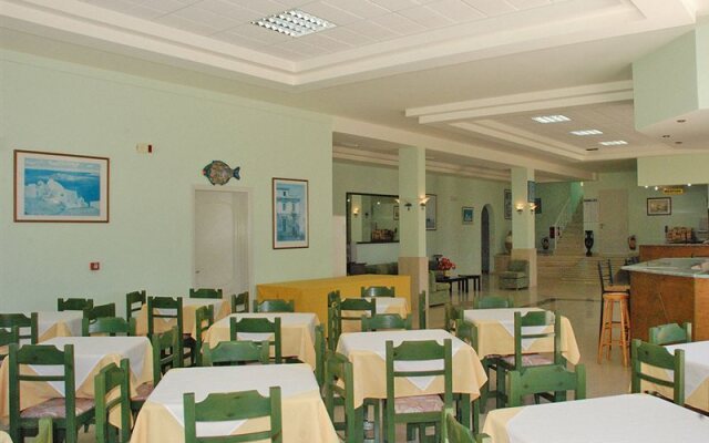 Paramonas Hotel