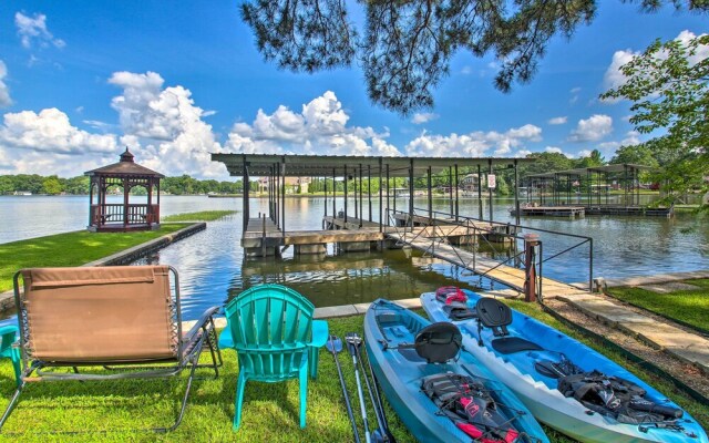 Deck, Boat Slip + Views: Lake Hamilton Cabin!
